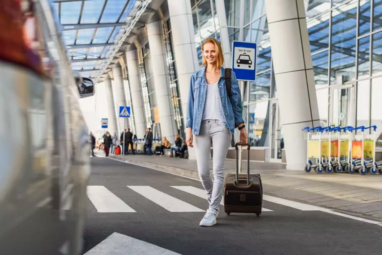 Chauffeur taxi disponible pour transfert vers aéroport tôt le matin, Châtel-Guyon, CENDREA